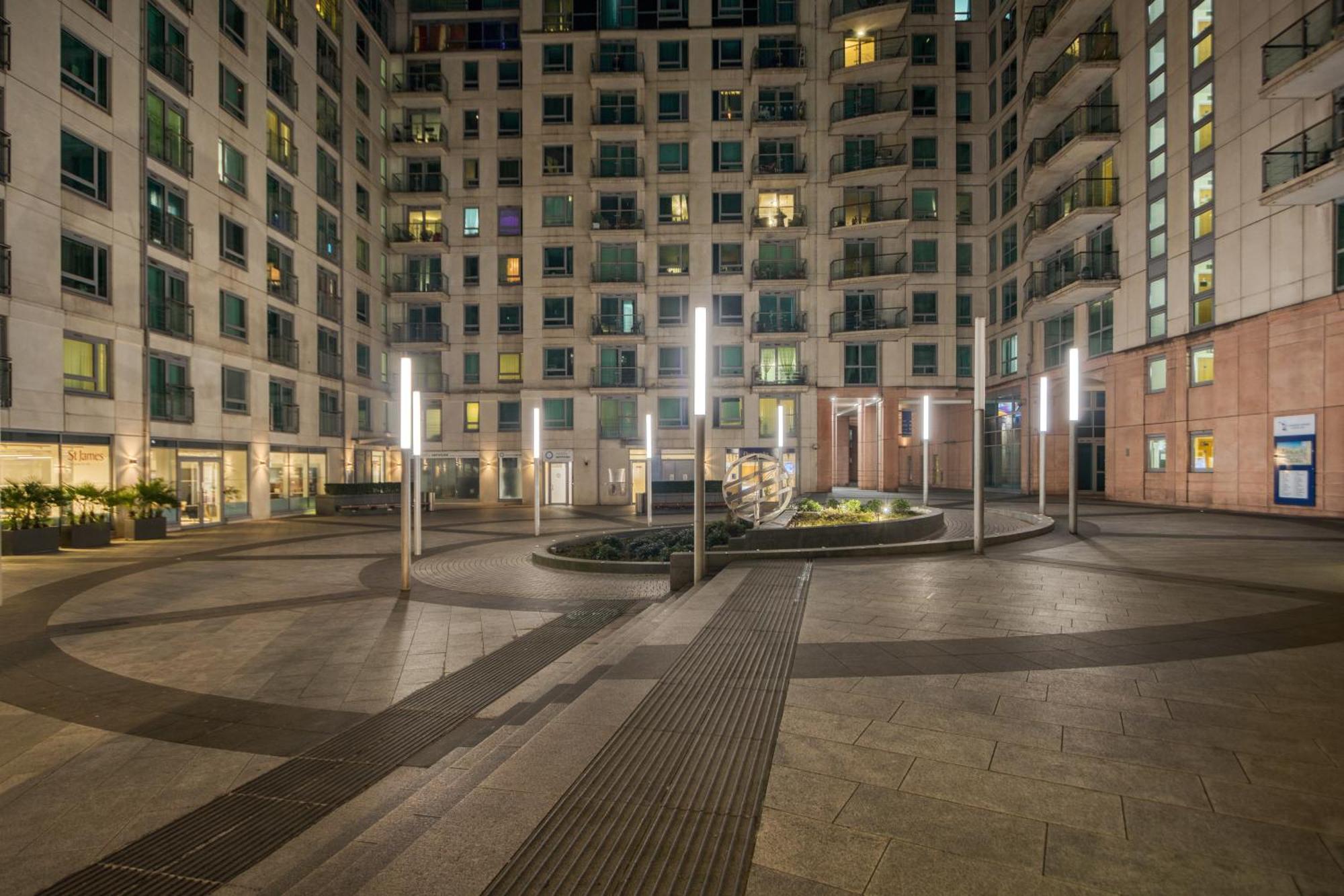Stunning 1 Bed With Ac Next To Vauxhall Station Apartment *