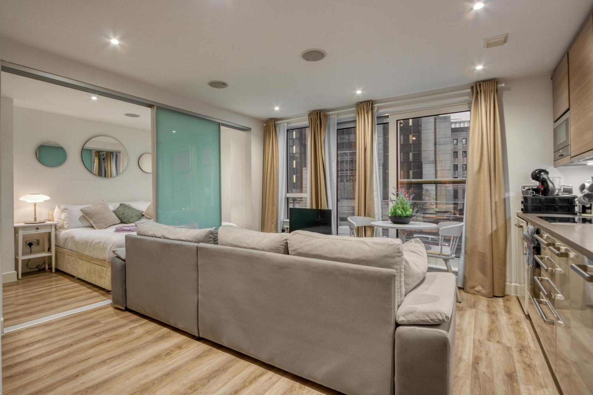 Stunning 1 Bed With Ac Next To Vauxhall Station Apartment
