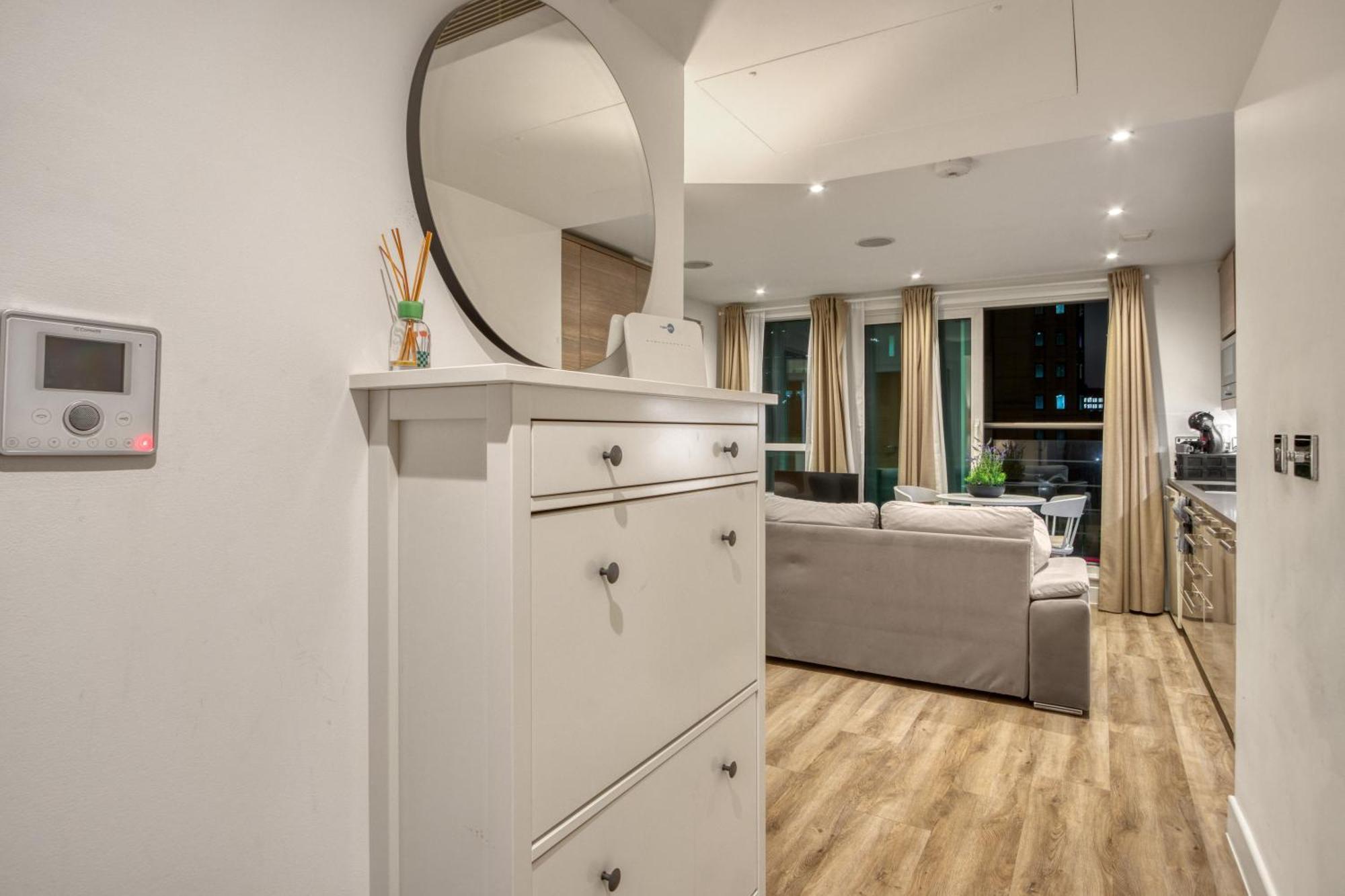 Stunning 1 Bed With Ac Next To Vauxhall Station Apartment