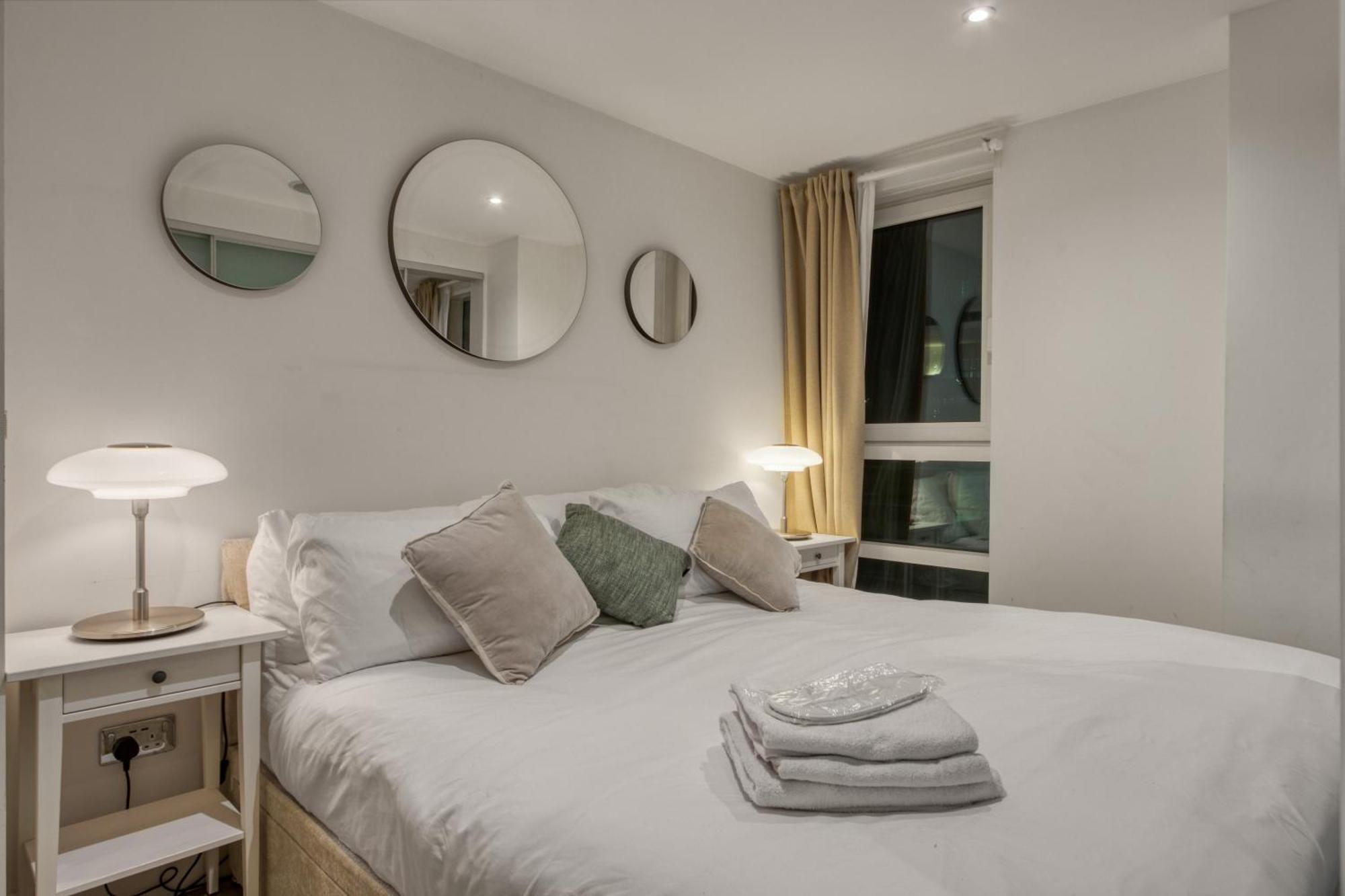 Stunning 1 Bed With Ac Next To Vauxhall Station * London