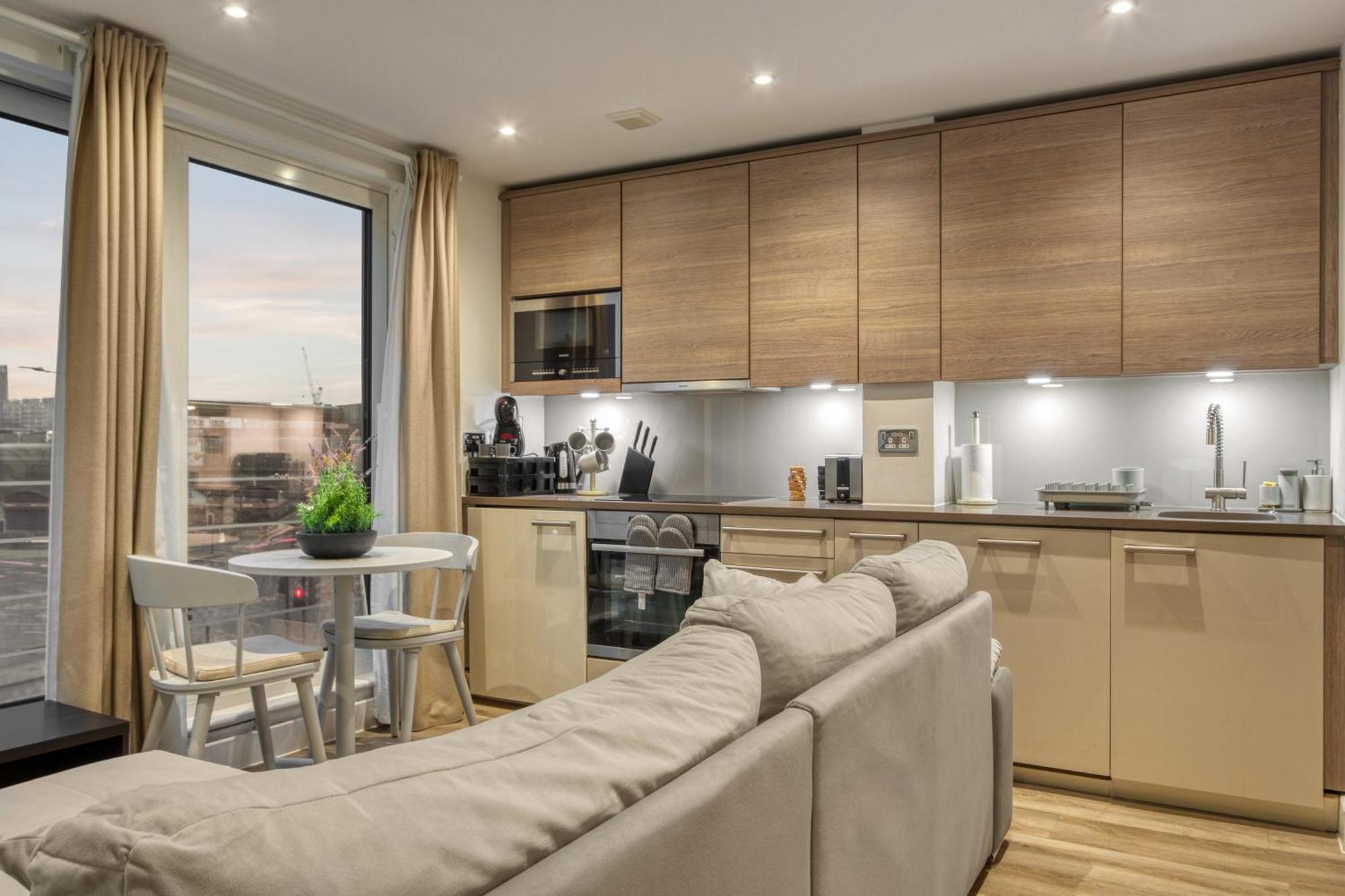 Stunning 1 Bed With Ac Next To Vauxhall Station Apartment London