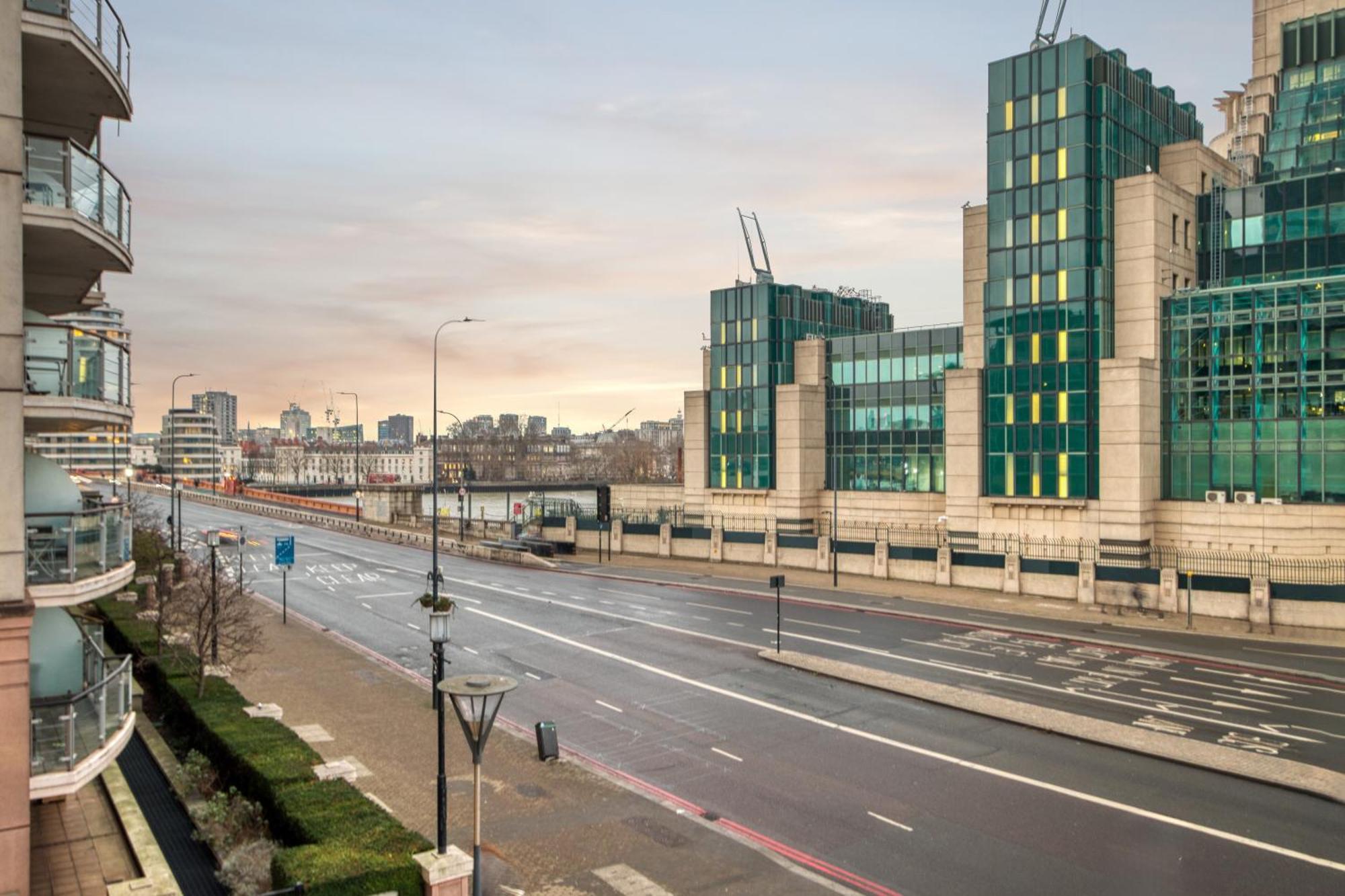 Stunning 1 Bed With Ac Next To Vauxhall Station London