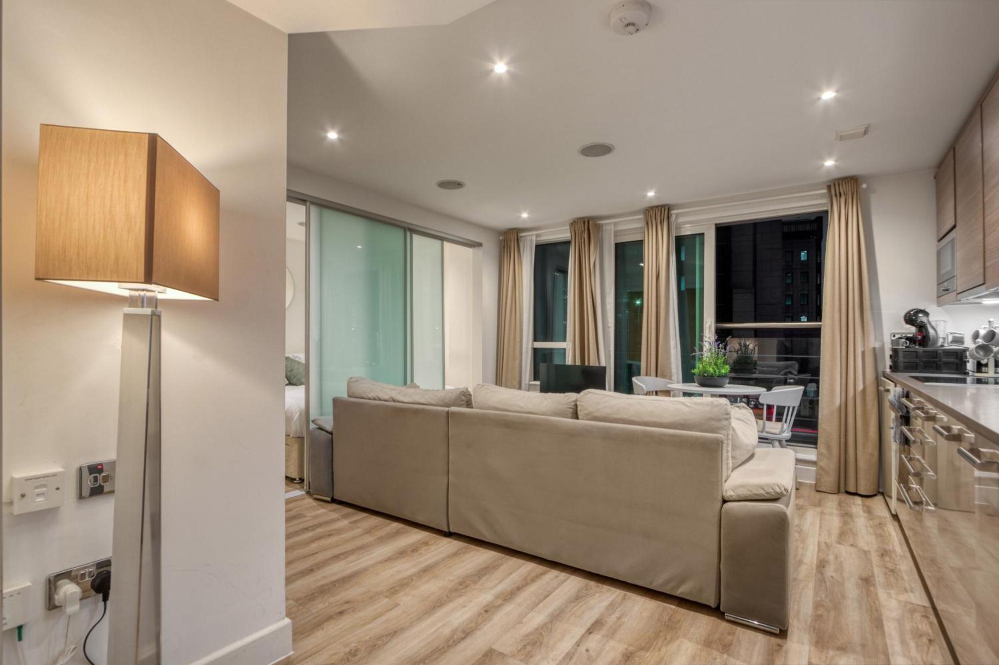 Stunning 1 Bed With Ac Next To Vauxhall Station Apartment